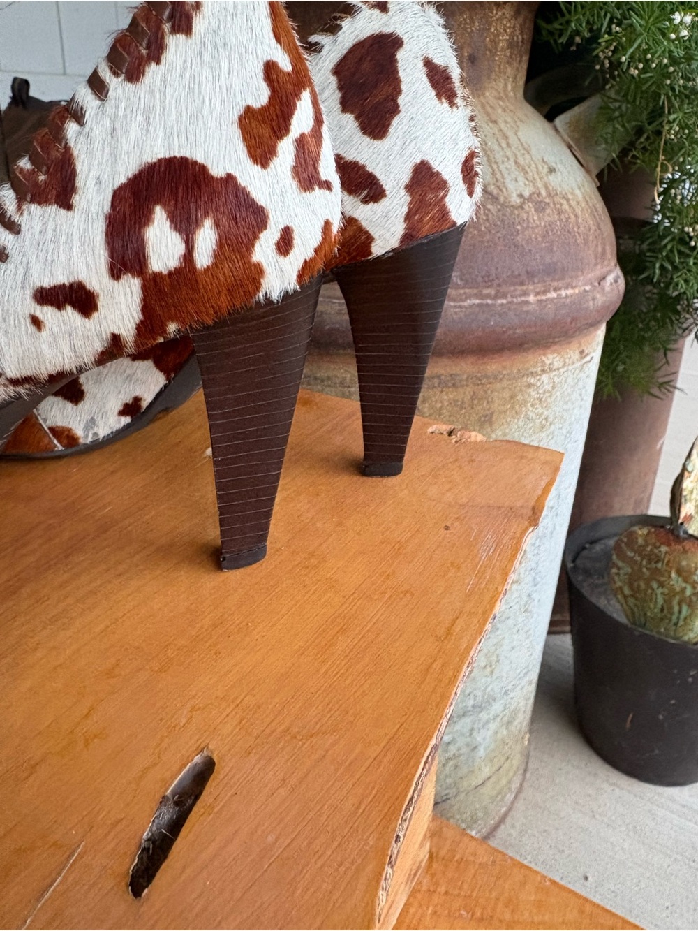 Gianni Bini Brown and White Cowhide Pointed Toe Pumps - Picture 4 of 8